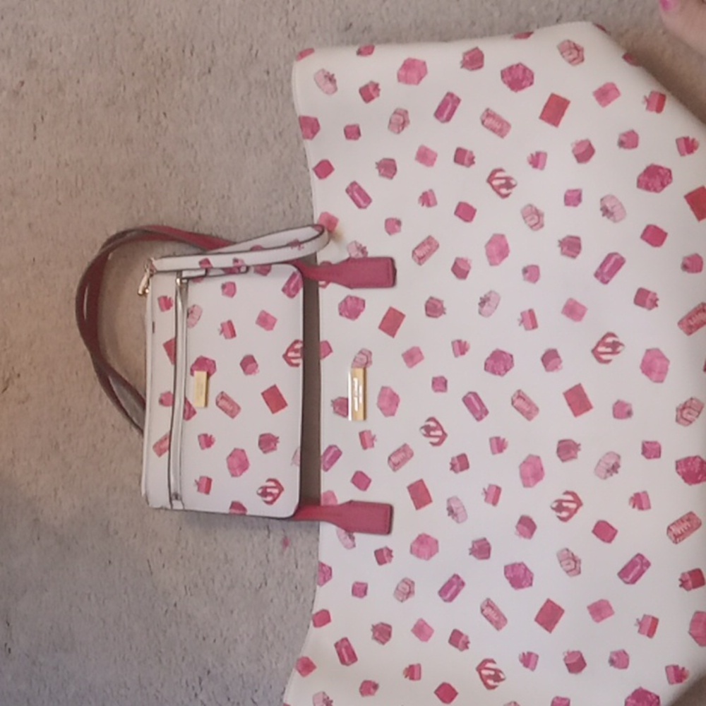 Handbag w/ wristlet